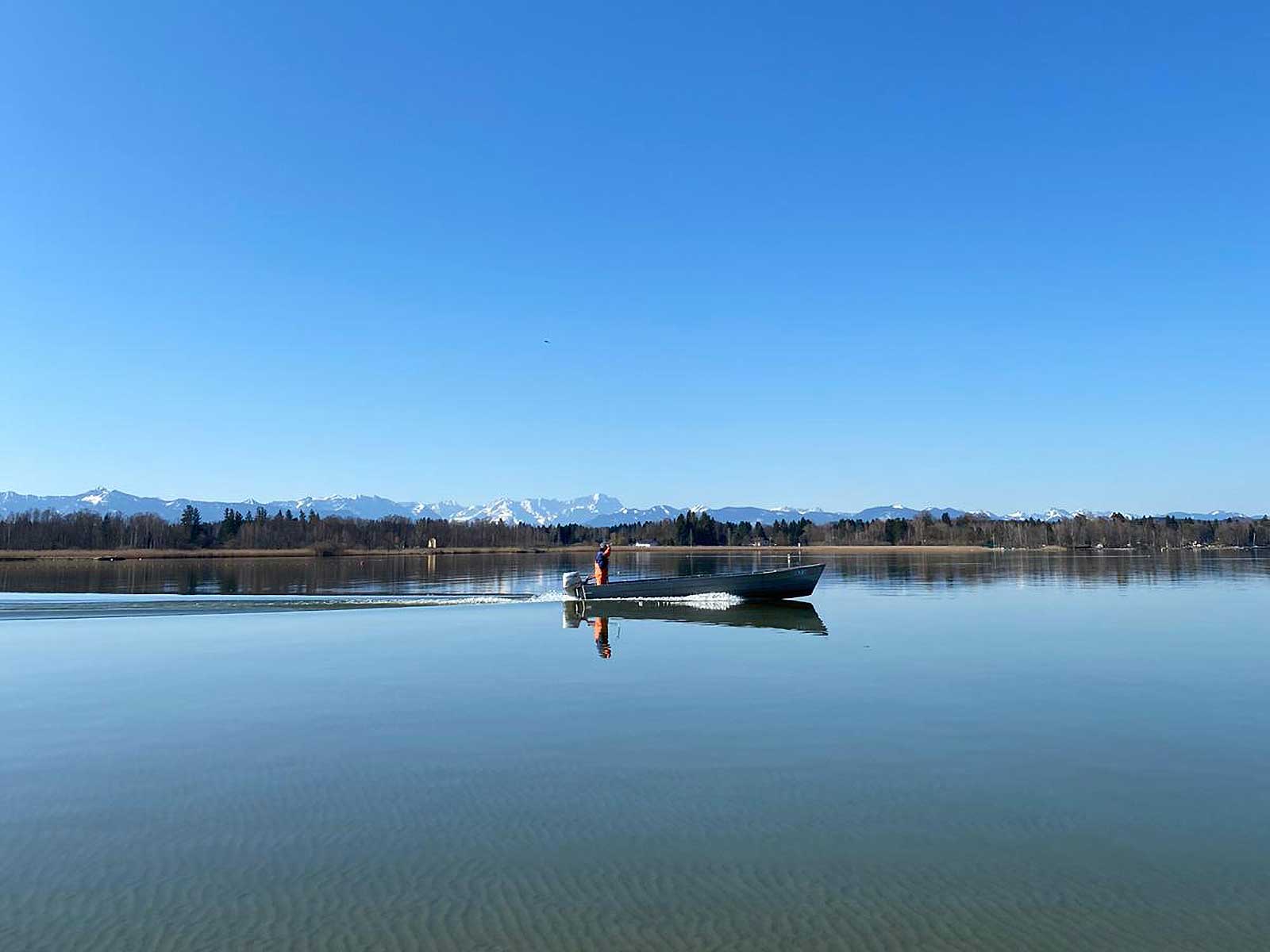 b-starnberger-see-fischerboot-1600x1200 Ein Fischerboot auf dem Starnberger See